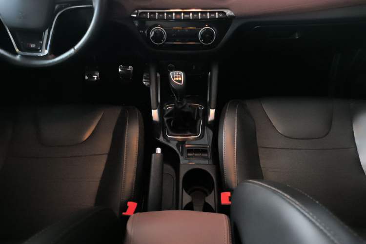 Used BAIC Changhe Q35 2016 1.5L Manual Smart Edition Interior 5