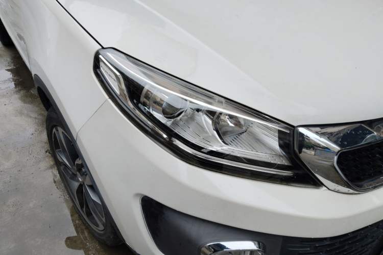 Used BAIC Changhe Q35 2016 1.5L Automatic Cool Edition Right Front Headlight