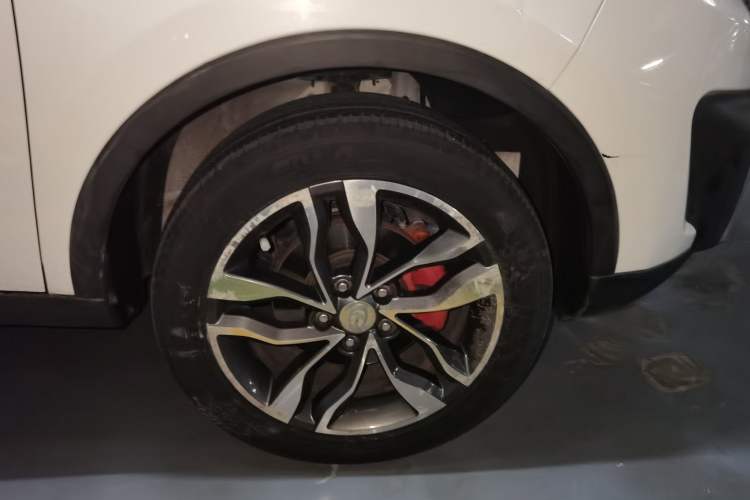 Used BAIC Changhe Q35 2016 1.5L Automatic Cool Edition Right Front Wheel Hub
