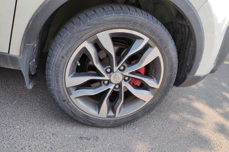 Used BAIC Changhe Q35 2016 1.5L Manual Cool Edition Right Front Wheel Hub