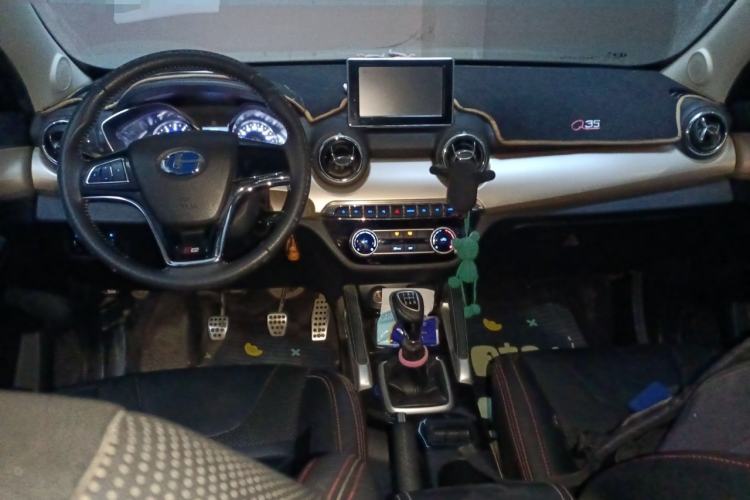 Used BAIC Changhe Q35 2018 1.5L Manual Cool Edition Center Console