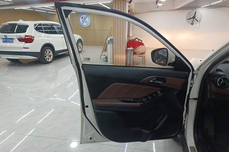 Used BAIC Changhe Q35 2018 1.5L Automatic Smart Edition Left Front Door Interior