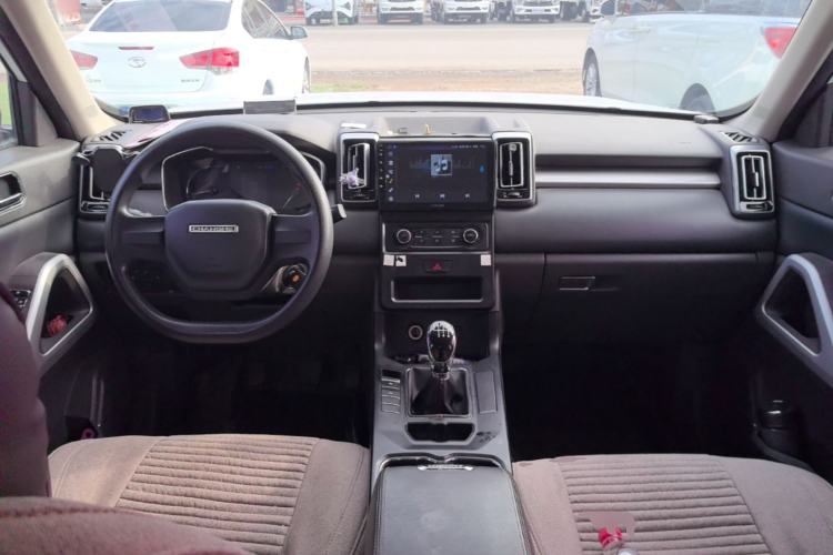 Used BAIC Changhe Q7 2018 1.5T Manual Base Model Center Console