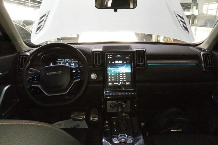Used BAIC Changhe Q7 2018 1.5T CVT Elite Model Center Console