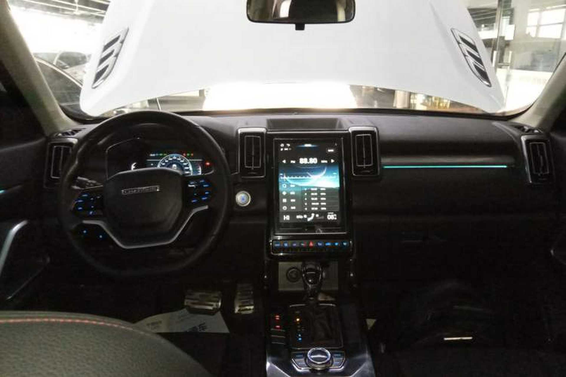Used BAIC Changhe Q7 2018 1.5T CVT Elite Model Center Console