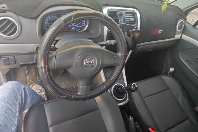Used BAIC Changhe Wagon R X5 2019 Revised Version 1.4L Elite Edition Center Console