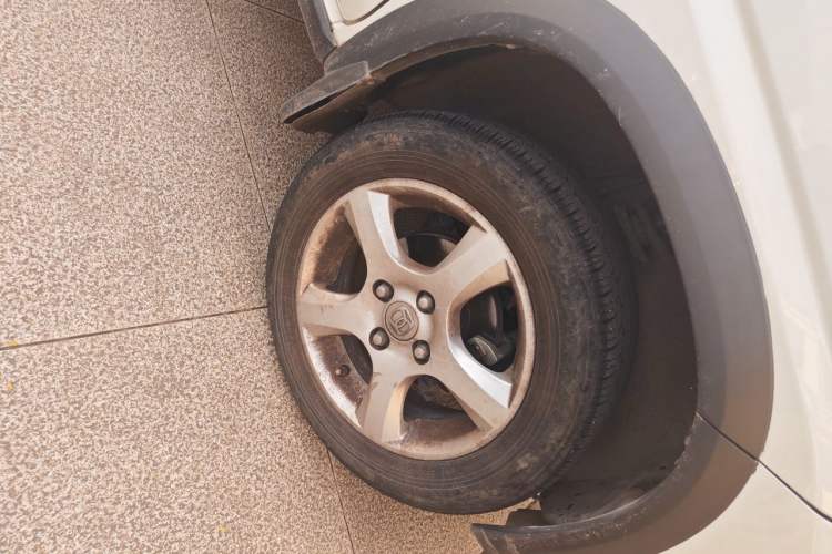 Used BAIC Changhe Wagon R X5 2019 Revised Version 1.4L Elite Edition Right Front Wheel Hub