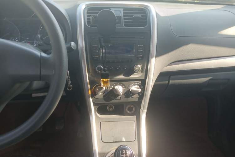 Used BAIC Changhe Wagon R X5 2019 Revised Version 1.4L Elite Edition Audio And AC Panel