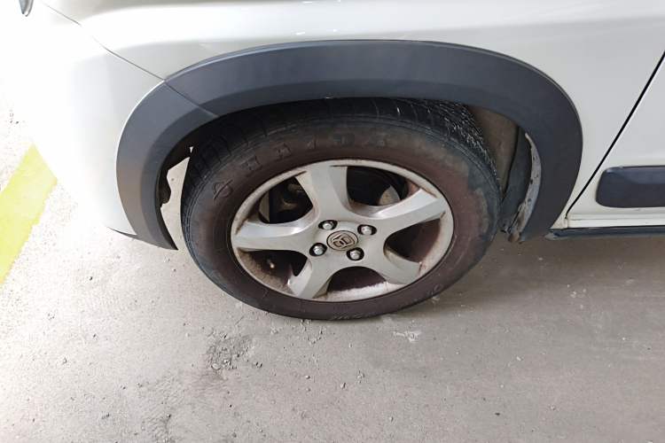 Used BAIC Changhe Wagon R X5 2023 1.4L Standard Edition Left Front Wheel Hub