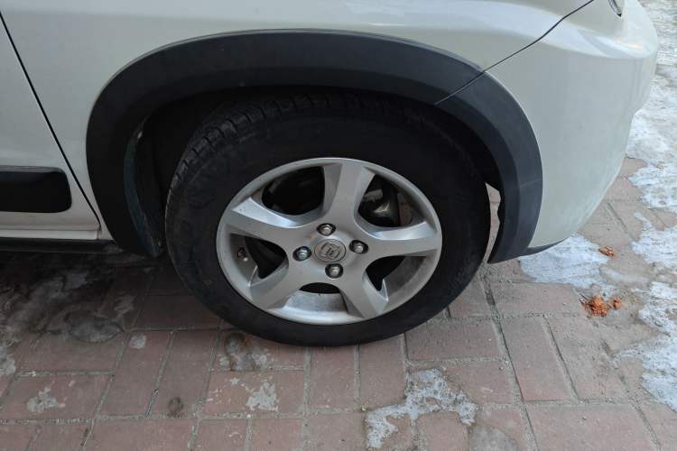 Used BAIC Changhe Wagon R X5 2023 1.4L Standard Edition Right Front Wheel Hub