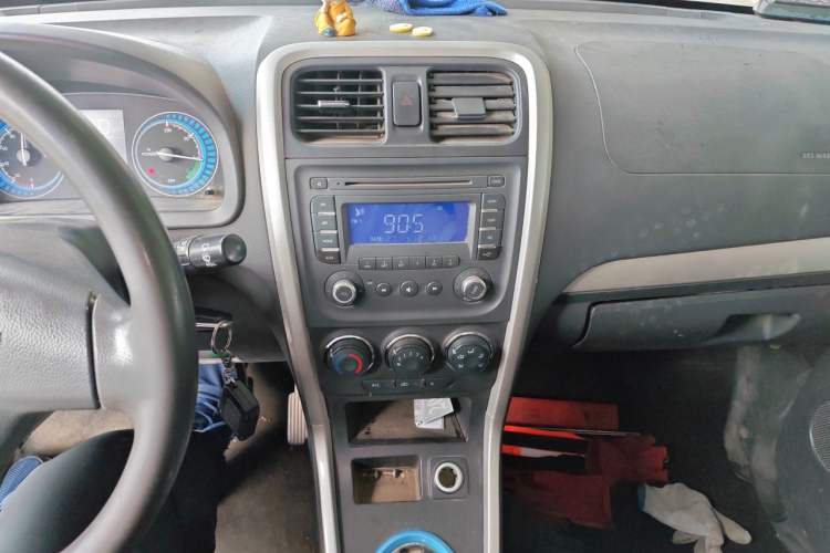 Used BAIC Changhe Wagon R X5E 2017 EV268 Comfort Edition Audio And AC Panel