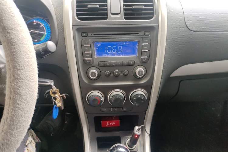 Used BAIC Changhe Wagon R X5E 2017 EV268 Comfort Edition Audio And AC Panel