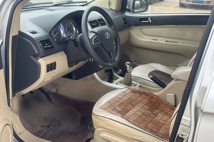 Used BAIC E Series 2012 Hatchback 1.5L Manual Leshang Version Interior 2