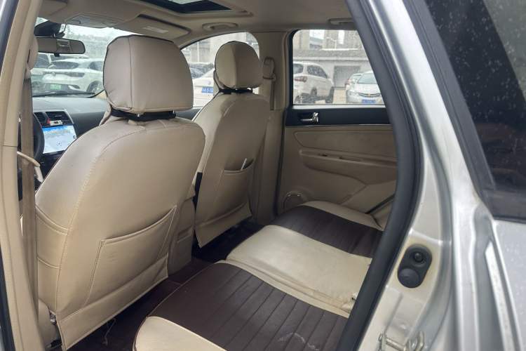 Used BAIC E Series 2012 Hatchback 1.5L Manual Leshang Version Interior 3