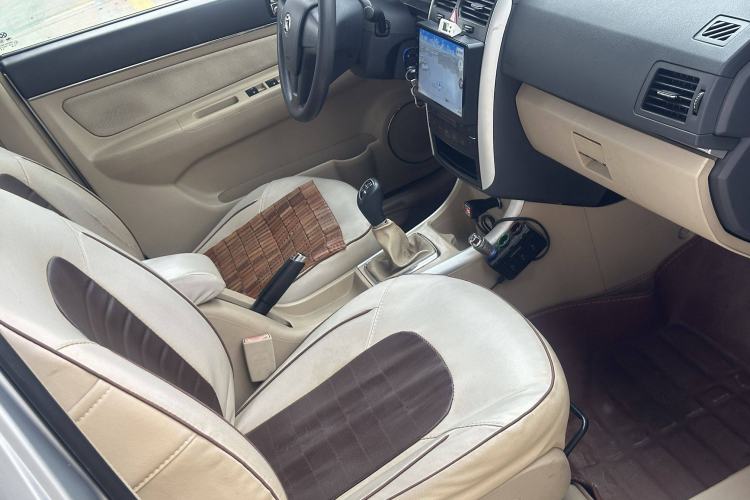 Used BAIC E Series 2012 Hatchback 1.5L Manual Leshang Version Interior 4