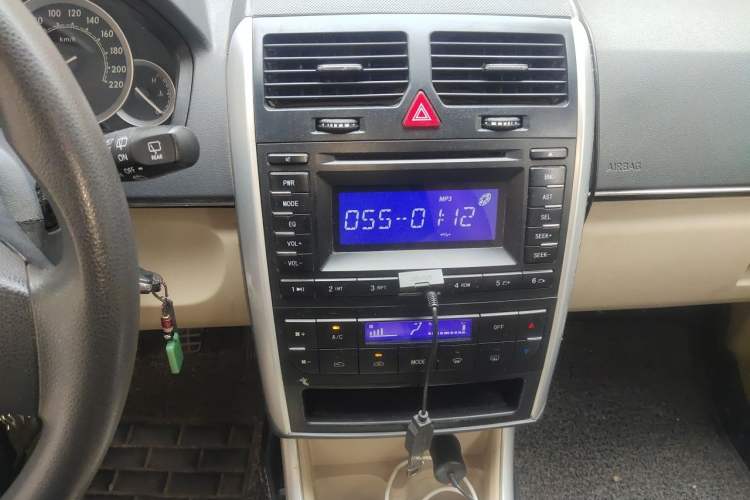 Used BAIC E Series 2012 Hatchback 1.3L Manual Liking Edition Audio And AC Panel