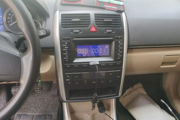Used BAIC E Series 2012 Hatchback 1.3L Manual Liking Edition Audio And AC Panel