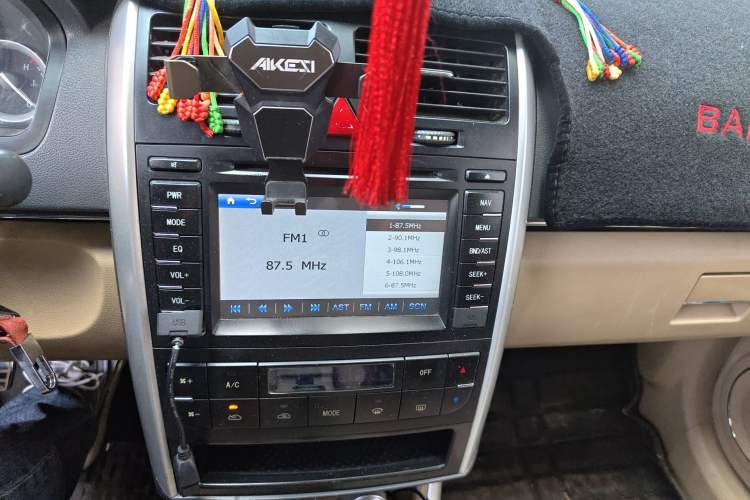 Used BAIC E Series 2012 Hatchback 1.5L Manual Leshang Version Audio And AC Panel