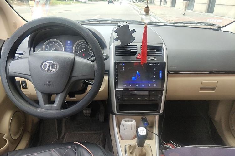 Used BAIC E Series 2012 Hatchback 1.3L Manual Liking Edition Center Console