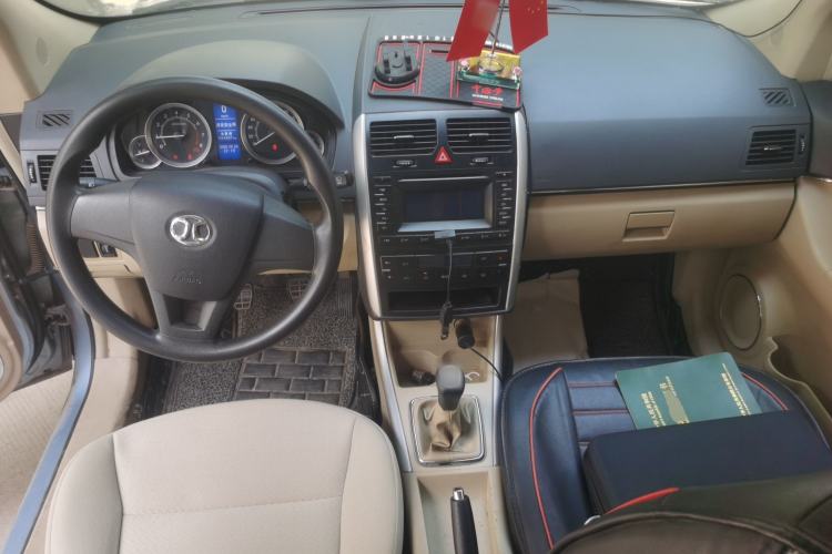 Used BAIC E Series 2012 Hatchback 1.3L Manual Liking Edition Center Console