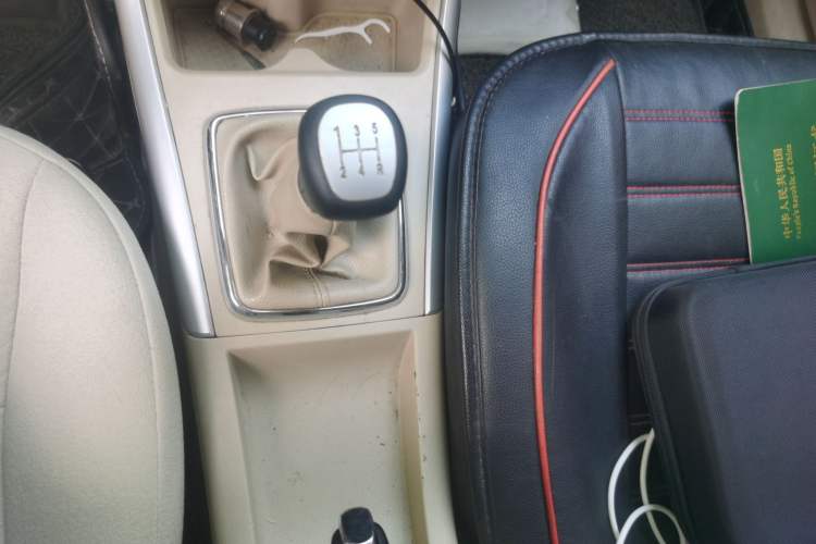 Used BAIC E Series 2012 Hatchback 1.3L Manual Liking Edition Gear Lever
