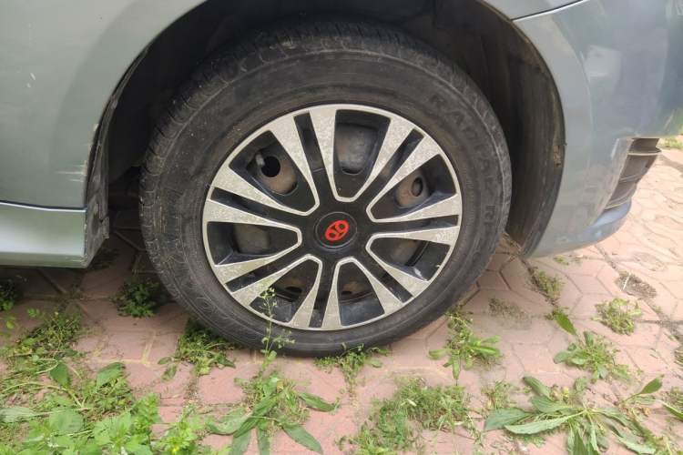Used BAIC E Series 2012 Hatchback 1.3L Manual Liking Edition Right Front Wheel Hub