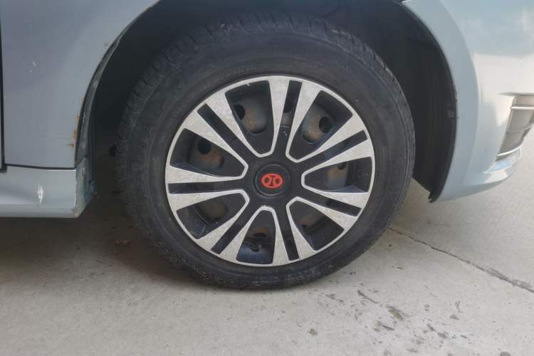 Used BAIC E Series 2012 Hatchback 1.3L Manual Liking Edition Right Front Wheel Hub