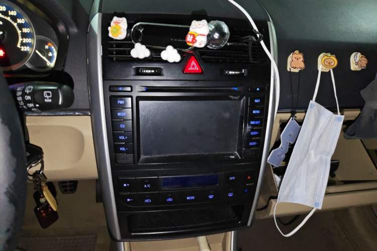 Used BAIC E Series 2012 Hatchback 1.5L Manual Leshang Version Audio And AC Panel