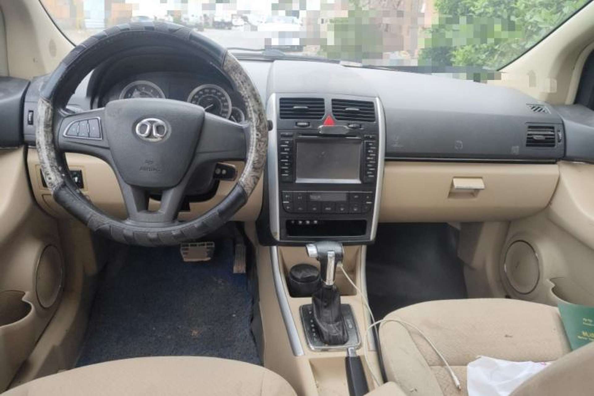 Used BAIC E Series 2012 Hatchback 1.5L Automatic Leshang Version Center Console