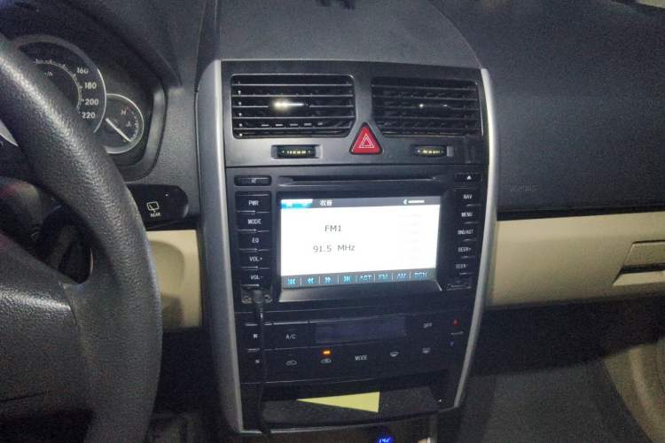 Used BAIC E Series 2012 Hatchback 1.5L Manual Leshang Version Audio And AC Panel