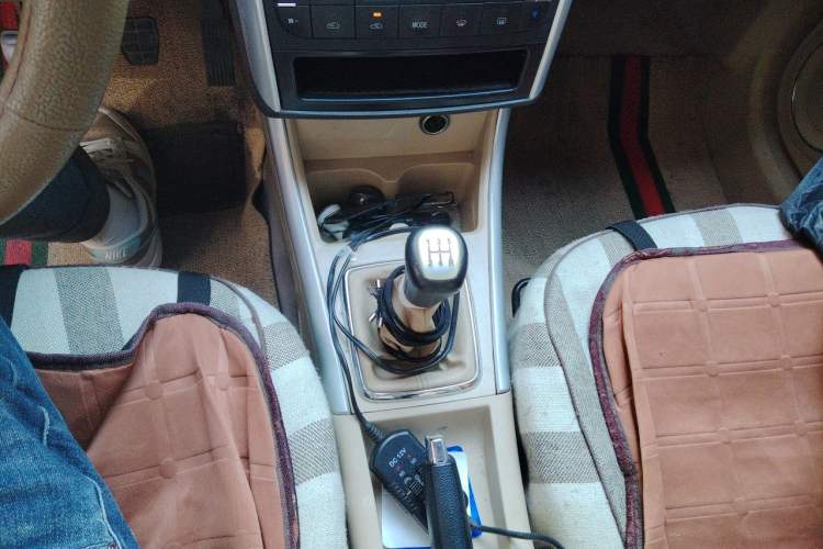Used BAIC E Series 2012 Hatchback 1.3L Manual Liking Edition Gear Lever