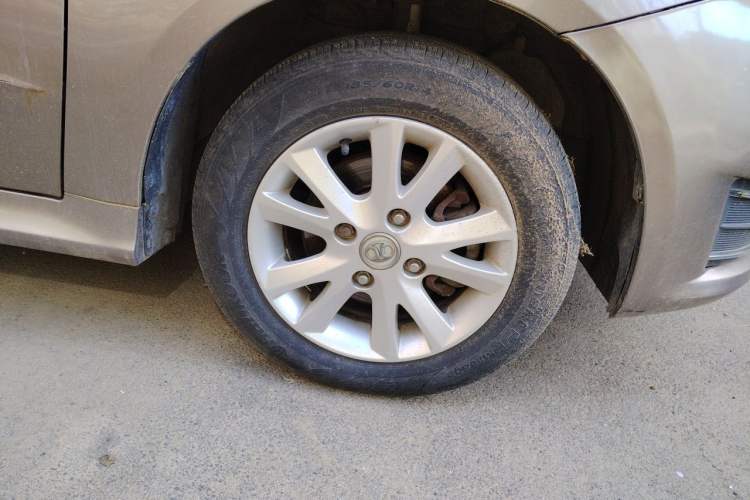 Used BAIC E Series 2012 Hatchback 1.3L Manual Liking Edition Right Front Wheel Hub