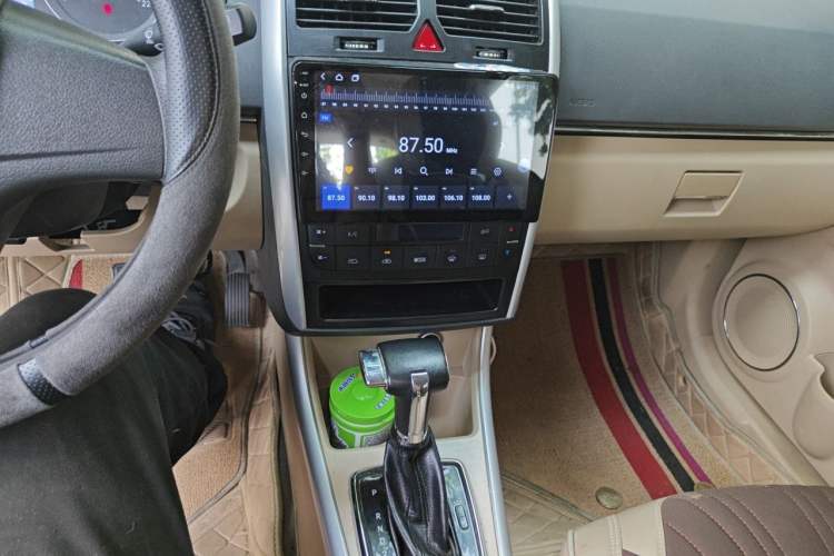 Used BAIC E Series 2012 Hatchback 1.5L Automatic Leshang Version Audio And AC Panel