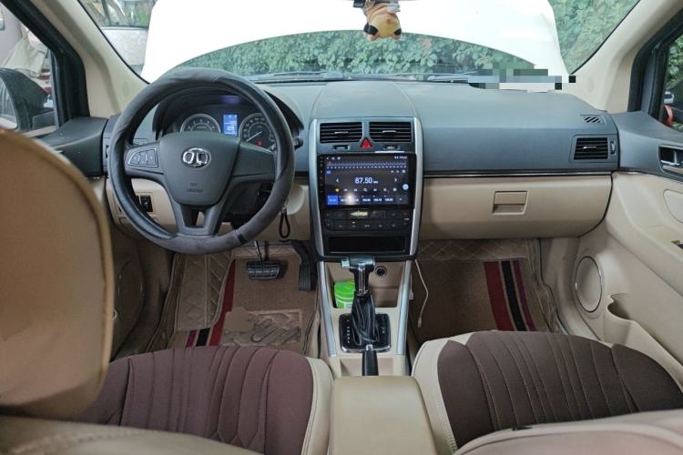 Used BAIC E Series 2012 Hatchback 1.5L Automatic Leshang Version Center Console