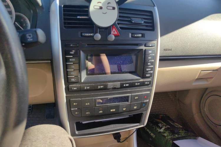 Used BAIC E Series 2012 Hatchback 1.3L Manual Liking Edition Audio And AC Panel