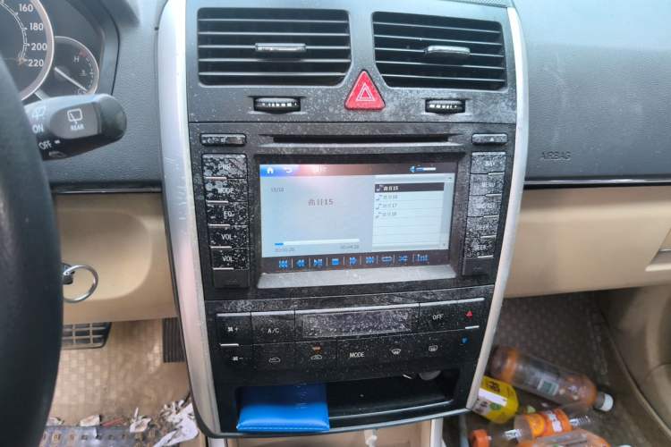 Used BAIC E Series 2012 Hatchback 1.5L Automatic Leshang Version Audio And AC Panel