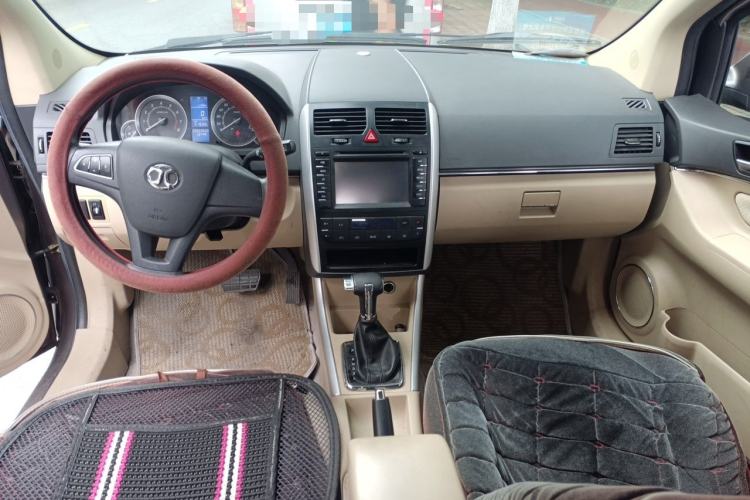 Used BAIC E Series 2012 Hatchback 1.5L Automatic Leshang Version Center Console