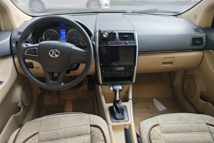 Used BAIC E Series 2012 Hatchback 1.5L Automatic Leshang Version Center Console