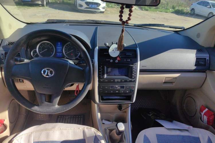 Used BAIC E Series 2012 Hatchback 1.3L Manual Liking Edition Center Console