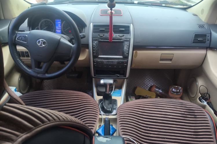Used BAIC E Series 2012 Hatchback 1.5L Automatic Leshang Version Center Console
