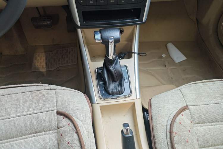 Used BAIC E Series 2012 Hatchback 1.5L Automatic Leshang Version Gear Lever