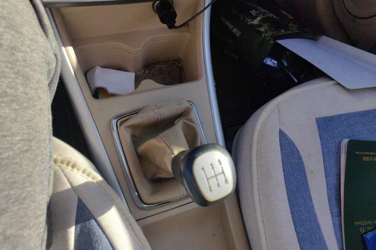 Used BAIC E Series 2012 Hatchback 1.3L Manual Liking Edition Gear Lever