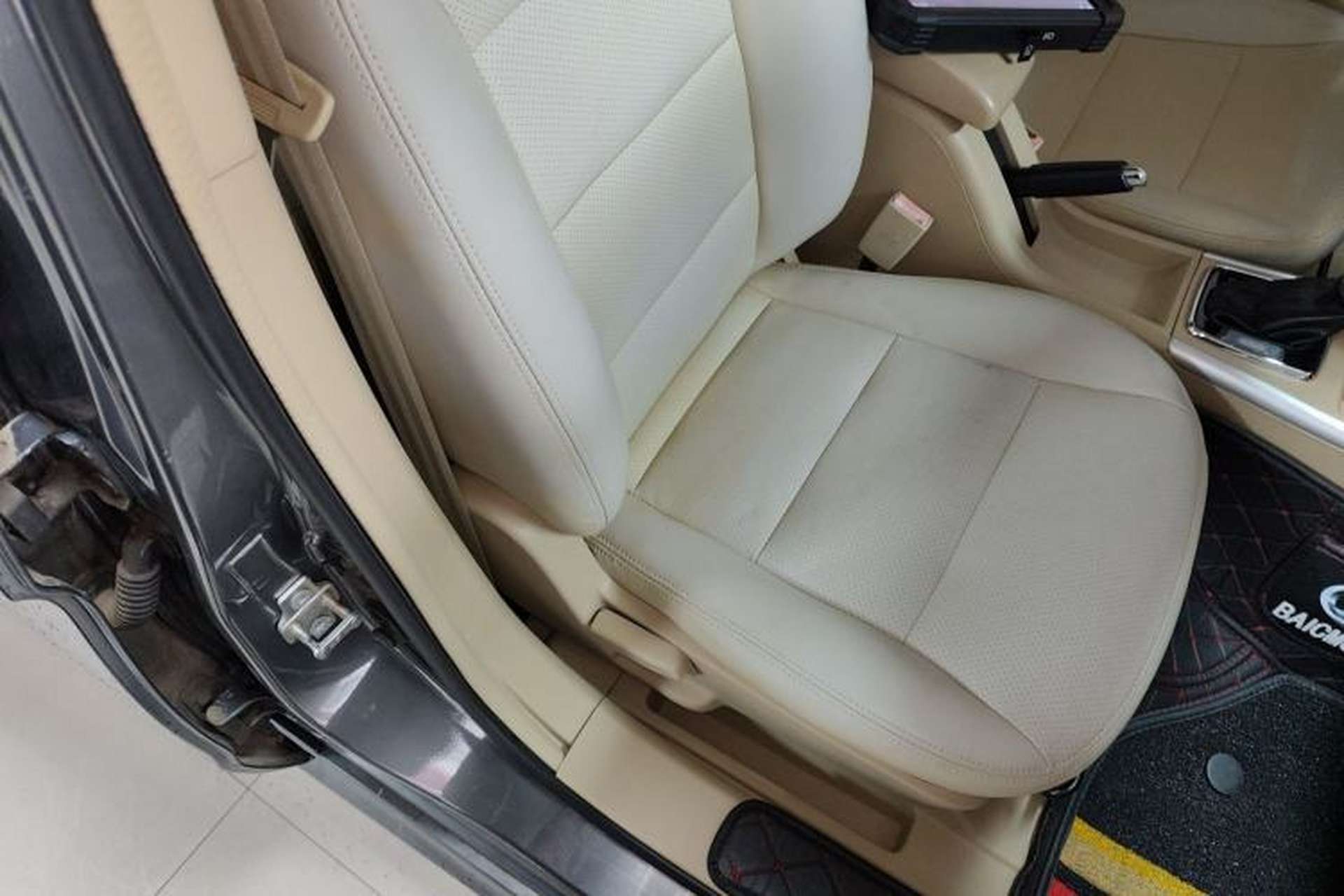 Used BAIC E Series 2012 Hatchback 1.5L Automatic Leshang Version Right Front Seat