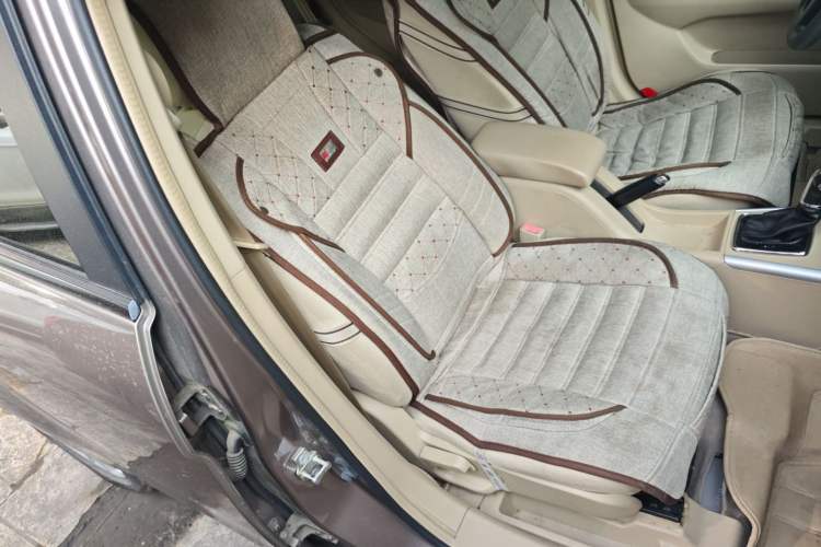 Used BAIC E Series 2012 Hatchback 1.5L Automatic Leshang Version Right Front Seat
