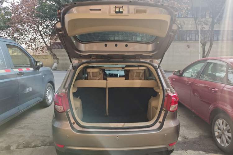 Used BAIC E Series 2012 Hatchback 1.5L Automatic Leshang Version Trunk