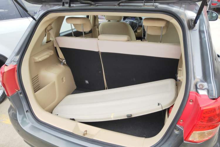 Used BAIC E Series 2012 Hatchback 1.5L Manual Leshang Version Trunk