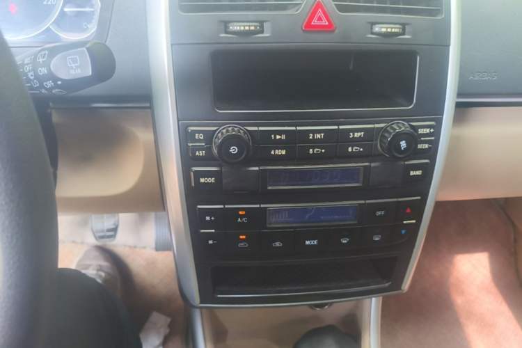 Used BAIC E Series 2012 Hatchback 1.3L Manual Liking Edition Audio And AC Panel
