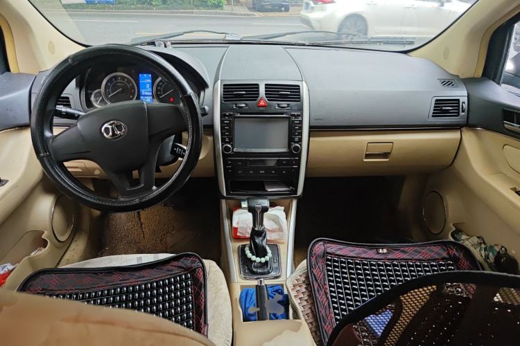 Used BAIC E Series 2012 Hatchback 1.5L Automatic Leshang Version Center Console