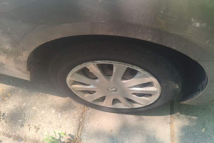 Used BAIC E Series 2012 Hatchback 1.3L Manual Liking Edition Right Front Wheel Hub