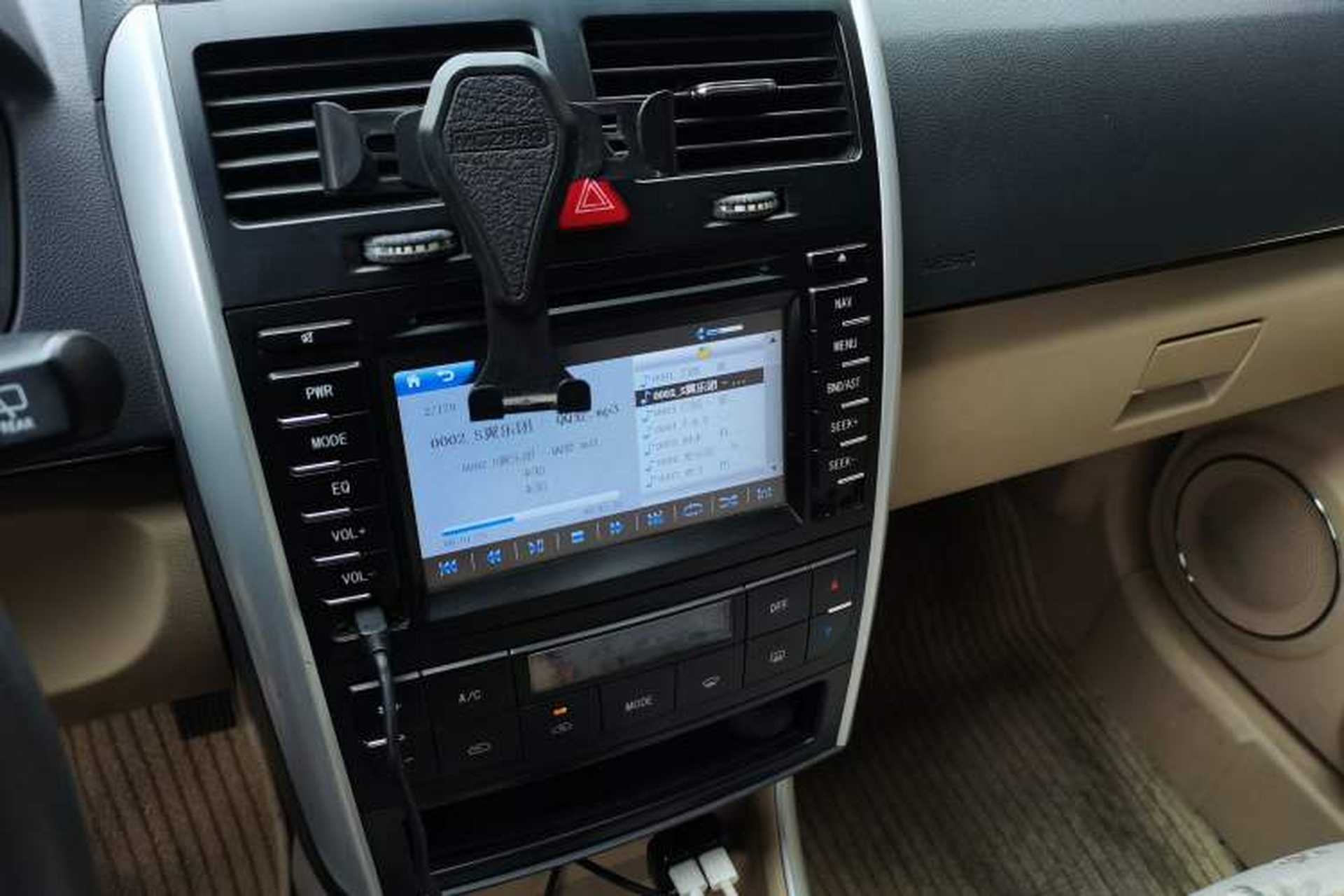 Used BAIC E Series 2012 Hatchback 1.5L Automatic Leshang Version Audio And AC Panel